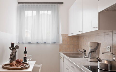 Ascona 200: Comptoir, Pièce, Propriété, Tuile, Cuisine, Design Intérieur, Meubles, Évier, Cabinetry, Sol