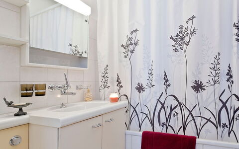Ascona 200: Pièce, Salle De Bains, Propriété, Design Intérieur, Mur, Tuile, Rideau, Fond D'Écran, Robinet, Architecture
