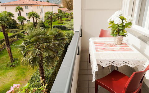 Ascona 200: Nappe De Table, Propriété, Meubles, Balcon, Pièce, Textile, Linge, Table, Plante D'Appartement, Plante