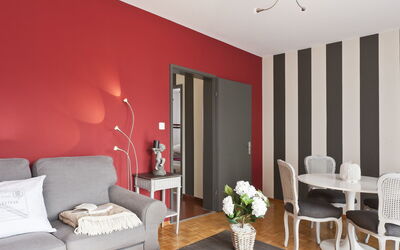 Junior Suite 200.9: Pièce, Salon, Design Intérieur, Propriété, Meubles, Rouge, Mur, Bâtiment, Jaune, Orange