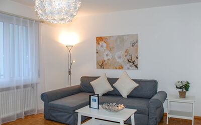Junior Suite 200.10: Canapé, Meubles, Table, Propriété, Plante, Confort, Bois, Salon, Design Intérieur, Canapé-Lit