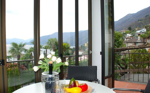 Stellina del Sole: Pièce, Propriété, Bâtiment, Balcon, Recours, Restaurant, Vacances, Maison, Immobilier, Fenêtre