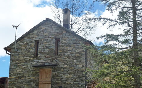 Rustico Dara Cotta: Propriété, Maison, Bâtiment, Chalet, Toit, Chapelle, Architecture, Zone Rurale, Arbre, Domicile