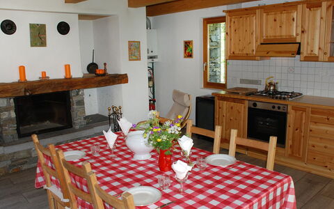 Rustico Dara Cotta: Pièce, Meubles, Propriété, Salle À Manger, Bâtiment, Table, Cuisine, Maison, Sol, Design Intérieur