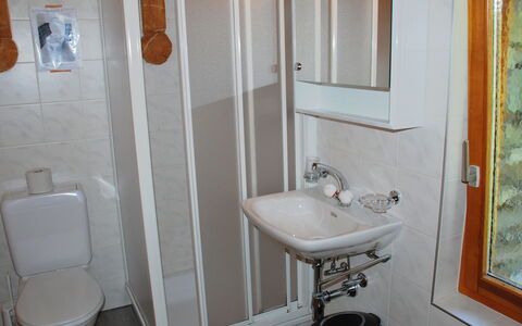 Rustico Dara Cotta: Salle De Bains, Pièce, Propriété, Toilette, Luminaire Plomberie, Accessoire Salle De Bain, Mur, Maison, Sol, Lavabo