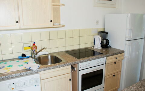 Christa: Comptoir, Cuisine, Pièce, Propriété, Cabinetry, Meubles, Évier, Principaux Appliance, Evier, Tuile