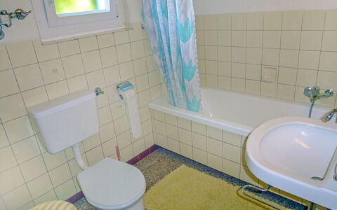 Christa: Luminaire Plomberie, Lavabo, Propriété, Vert, Violet, Baignoire, Salle De Bains, Robinet, Bleu, Siège De Toilette