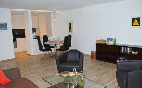 Caslano 100: Pièce, Salon, Propriété, Meubles, Sol, Bâtiment, Design Intérieur, Maison, Immobilier, Table