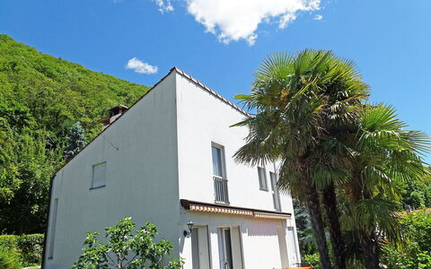 Ar Ronchée N° 9: Ciel, Nuage, Plante, Bâtiment, Vert, Fenêtre, Arbre, Maison, Herbe, Chalet