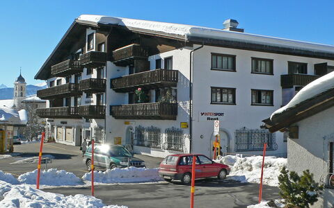 Apt. 13: Propriété, Bâtiment, Ville, Quartier, Immobilier, Maison, Zone Résidentielle, Usage Mixte, L'Hiver, Architecture