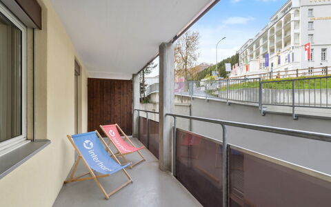 Davos 330: Appartement, Balcon, Composite, Condominium, Verre, Balustrade, Daylighting, Conception, Clôture, Aluminium