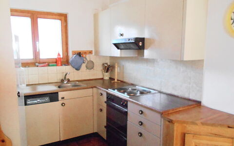 Haus Murena: Propriété, Pièce, Meubles, Cuisine, Cabinetry, Comptoir, Bâtiment, Maison, Sol, Design Intérieur