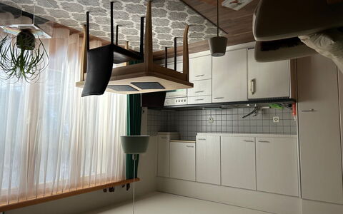 Deli: Cabinetry, Bâtiment, Bois, Éclairage, Design Intérieur, Maison, Sol, Sol, Cuisine, Matériel De La Propriété