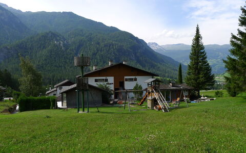 Surava 100: Ciel, Plante, Montagne, Nuage, Propriété, Bâtiment, Arbre, La Nature, Paysage Naturel, Environnement Naturel