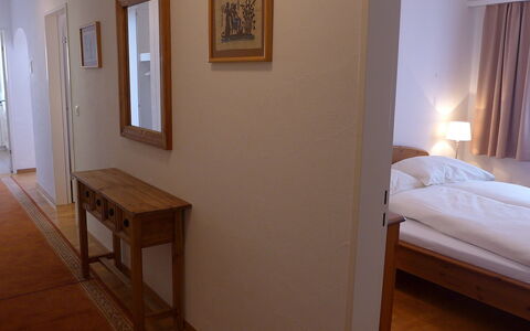 St. Moritz 116: Pièce, Meubles, Propriété, Sol, Mur, Lit, Dur, Bâtiment, Parquet, Design Intérieur