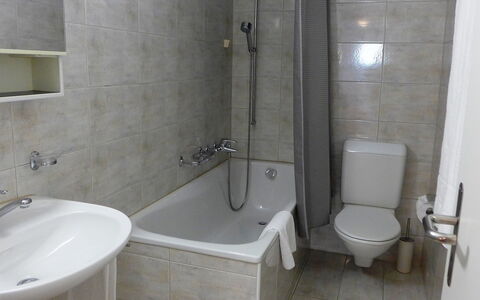 St. Moritz 116: Salle De Bains, Propriété, Luminaire Plomberie, Pièce, Toilette, Tuile, Siège De Toilette, Robinet, Mur, Architecture