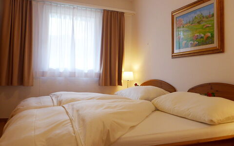 St. Moritz 116: Chambre, Pièce, Lit, Meubles, Drap De Lit, Propriété, Literie, Cadre De Lit, Matelas, Design Intérieur
