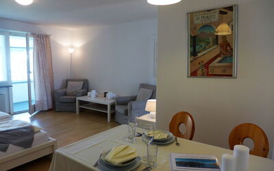Chesa Ova Cotschna 304 310.2: Pièce, Propriété, Design Intérieur, Meubles, Bâtiment, Sol, Table, Salon, Plafond, Maison