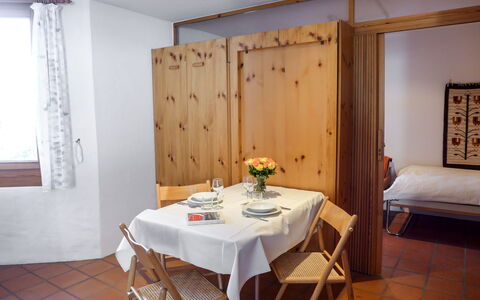 St. Moritz 456: Pièce, Propriété, Meubles, Design Intérieur, Bâtiment, Maison, Table, Salle À Manger, Sol, Immobilier