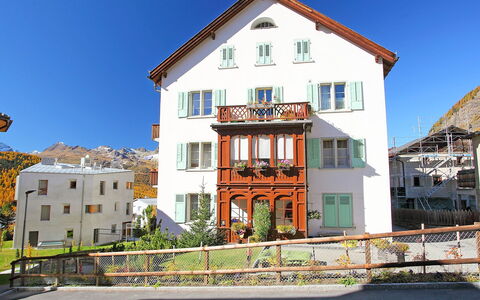 Chesa Corvatsch: Propriété, Maison, Bâtiment, Zone Résidentielle, Ville, Domicile, Architecture, Immobilier, Ciel, Quartier