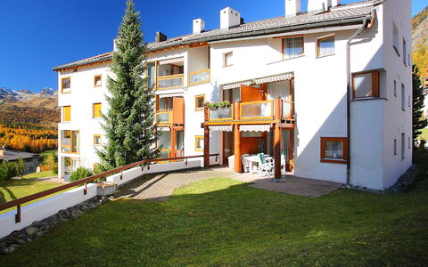Pontresina 170: Ciel, Plante, Bâtiment, Propriété, Fenêtre, Arbre, Design Urbain, Architecture, Maison, Quartier