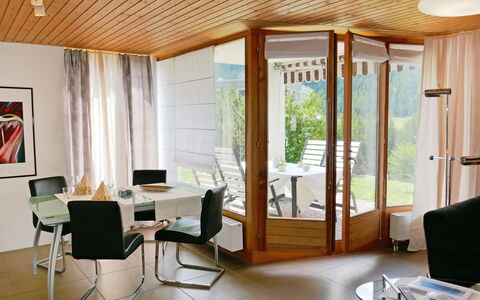 Pontresina 170: Meubles, Table, Confort, Bois, Chaise, Ombre, Design Intérieur, Bâtiment, Salon