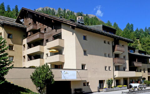 Chesa Munteratsch 311: Propriété, Zone Résidentielle, Architecture, Bâtiment, Maison, Appartement, Immobilier, Quartier, Domicile, Condominium