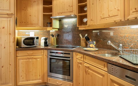 Silvaplana-Surlej 30: Cuisine, Cabinetry, Appareil De Cuisine, Comptoir, Bois, Principaux Appliance, Sol, Design Intérieur, Électroménager, Évier