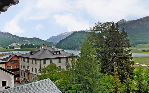 Silvaplana-Surlej 200: Nuage, Ciel, Montagne, Bâtiment, La Nature, Vert, Plante, Montagnes, Fenêtre, Végétation