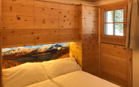 Chesa Alvetern 5: Propriété, Meubles, Confort, Bâtiment, Fenêtre, Bois, Design Intérieur, Sol, Cadre De Lit