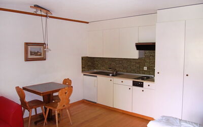Vulpera 100.1: Pièce, Propriété, Meubles, Bâtiment, Maison, Sol, Design Intérieur, Dur, Cuisine, Grenier