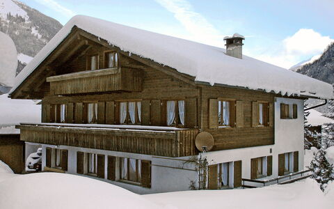 Untertal: Ciel, Neige, Bâtiment, Nuage, Fenêtre, Bois, Montagne, Pente, Maison, Chalet