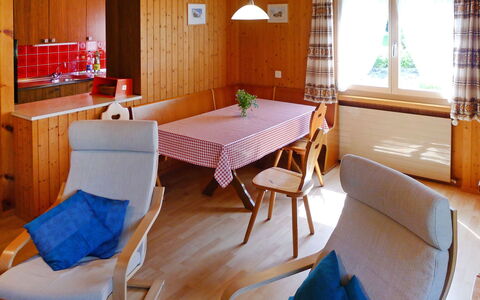 Untertal: Pièce, Meubles, Propriété, Design Intérieur, Table, Bâtiment, Maison, Sol, Immobilier, Chaise