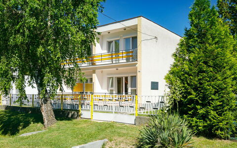 Balatonszeplak 100: Plante, Bâtiment, Propriété, Ciel, Fenêtre, Arbre, Lot Terre, Maison, Herbe