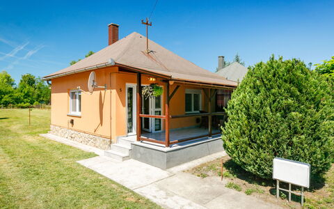 Ilex: Ciel, Plante, Propriété, Bâtiment, Fenêtre, Arbre, Lot Terre, Maison, Porte, Chalet