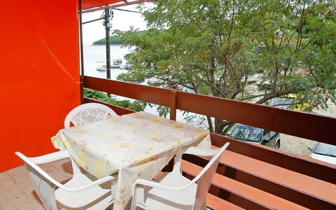 Korčula Vela Luka 800: Propriété, Pièce, Table, Meubles, Chaise, Maison, Immobilier, Bâtiment, Tableau De Plein Air, Porche