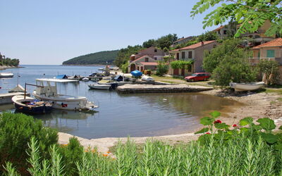 Korčula Vela Luka 800: L'Eau, Ciel, Plante, Ressources En Eau, Propriété, Bateau, Bâtiment, Navire, Paysage Naturel, Lac