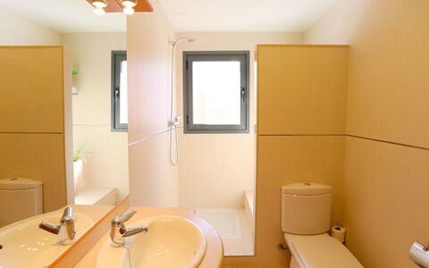 Peiro: Salle De Bains, Pièce, Propriété, Design Intérieur, Mur, Luminaire Plomberie, Bâtiment, Architecture, Maison, Immobilier