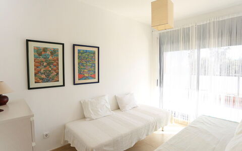 Peiro: Pièce, Meubles, Propriété, Design Intérieur, Chambre, Sol, Mur, Lit, Plafond, Bâtiment