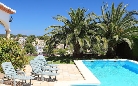Faisa: Piscine, Propriété, Recours, Bâtiment, Vacances, Palmier, Immobilier, Bleu Azur, Maison, Arbre