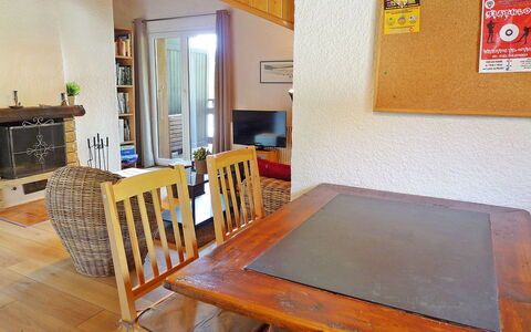Les Bruyères 25: Pièce, Propriété, Sol, Meubles, Table, Salle À Manger, Design Intérieur, Dur, Bâtiment, Maison
