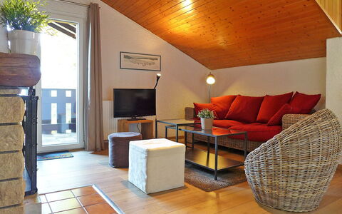 Les Bruyères 25: Pièce, Salon, Design Intérieur, Meubles, Propriété, Sol, Bâtiment, Maison, Table, Dur