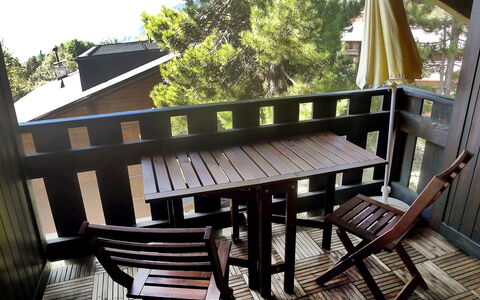 Les Bruyères 25: Propriété, Pièce, Maison, Bois, Arbre, Meubles, Chalet, Dur, Domicile, Chaise