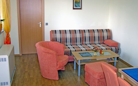 Goetheallee: Pièce, Meubles, Propriété, Sol, Design Intérieur, Table, Bâtiment, Maison, Lit, Chambre