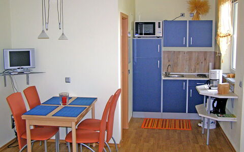 Goetheallee: Pièce, Meubles, Salle À Manger, Propriété, Sol, Design Intérieur, Bâtiment, Mur, Table, Maison