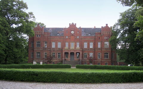 Goetheallee: Ciel, Propriété, Plante, Arbre, Bâtiment, Lot Terre, Pente, Ombre, Asphalte, Bois