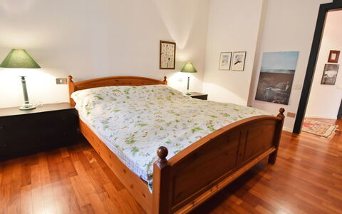 Villa Esperia: Chambre, Meubles, Lit, Pièce, Propriété, Cadre De Lit, Drap De Lit, Sol, Parquet, Design Intérieur