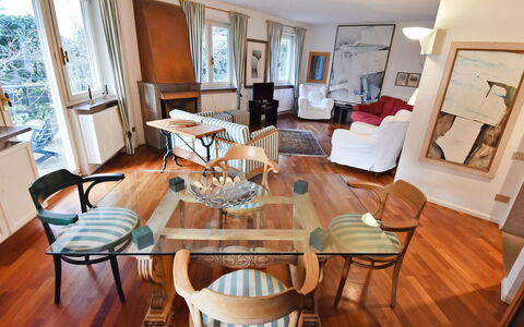 Villa Esperia: Pièce, Propriété, Meubles, Design Intérieur, Sol, Bâtiment, Maison, Dur, Parquet, Salon