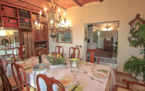 Villa Campo del Mulino: Propriété, Pièce, Bâtiment, Restaurant, Design Intérieur, Salle À Manger, Immobilier, Table, Meubles, Maison