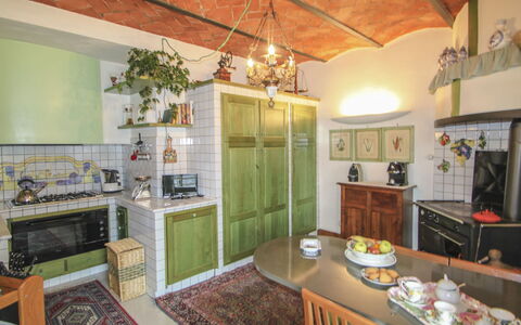 Villa Campo del Mulino: Propriété, Pièce, Bâtiment, Plafond, Meubles, Design Intérieur, Cuisine, Maison, Comptoir, Domicile